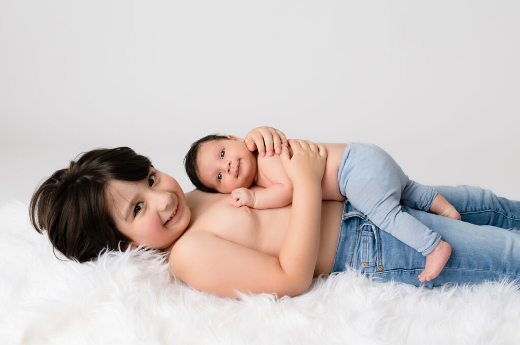 Awake newborn portrait with sibling by Birmingham newborn photographer Misty Dawn Photography.